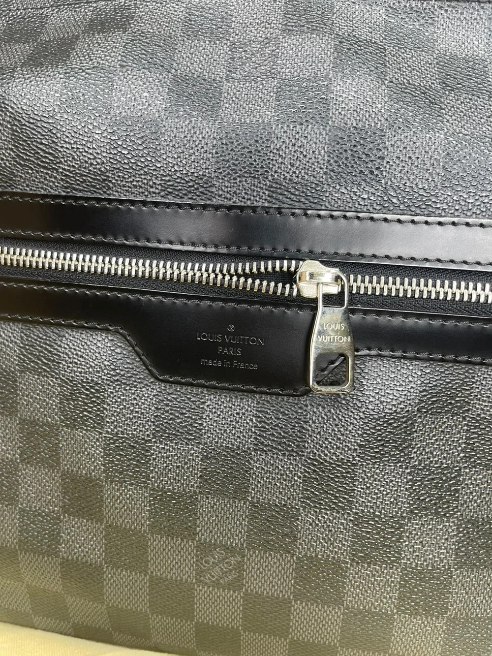 Louis Vuitton Damier Graphite Messenger Crossbody - Black